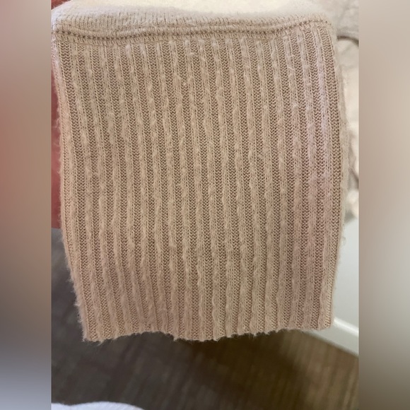 Soft Abercrombie and Fitch Cream Sweater Bodysuit Size Large - Picture 5 of 6